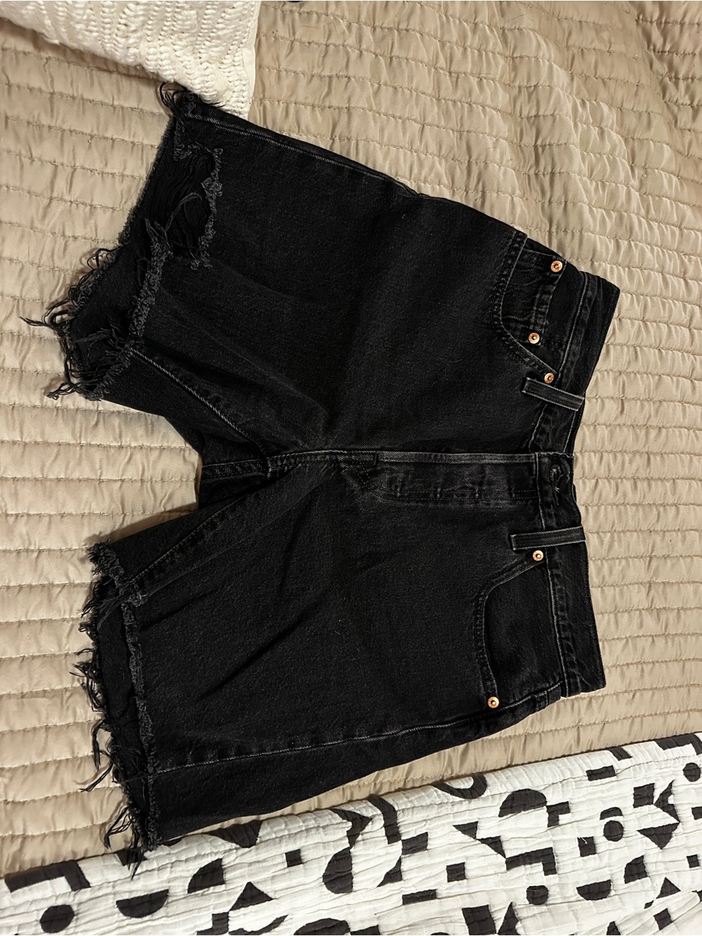 Washed black Levi’s ripped shorts size 29